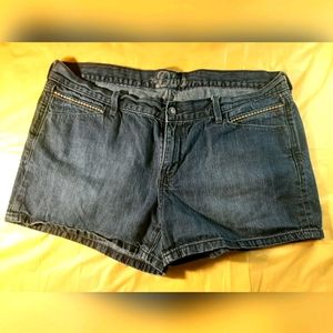 Old Navy The Diva Jean Shorts Size 16
